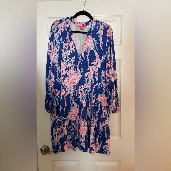 Ready for any occasion in this Lilly Pulitzer, printed jersey dress! - Picture 1 of 3